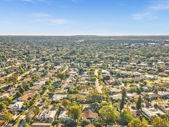 Building Photo - 3880 NW 79th Ave