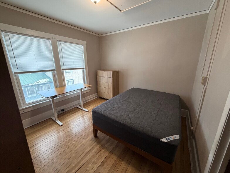 Building Photo - 412 Hillview Plz