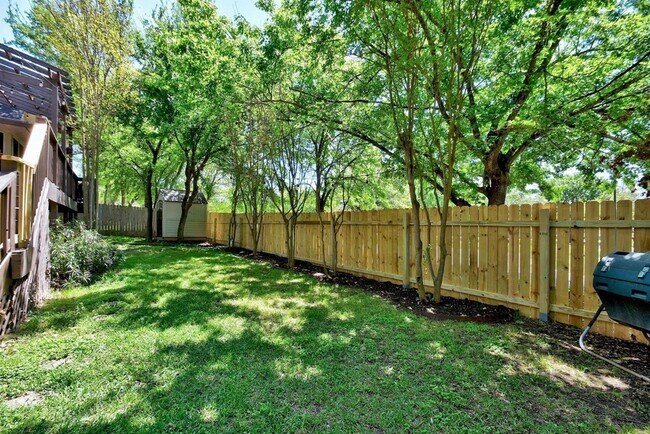 Building Photo - 2805 Warwick Way