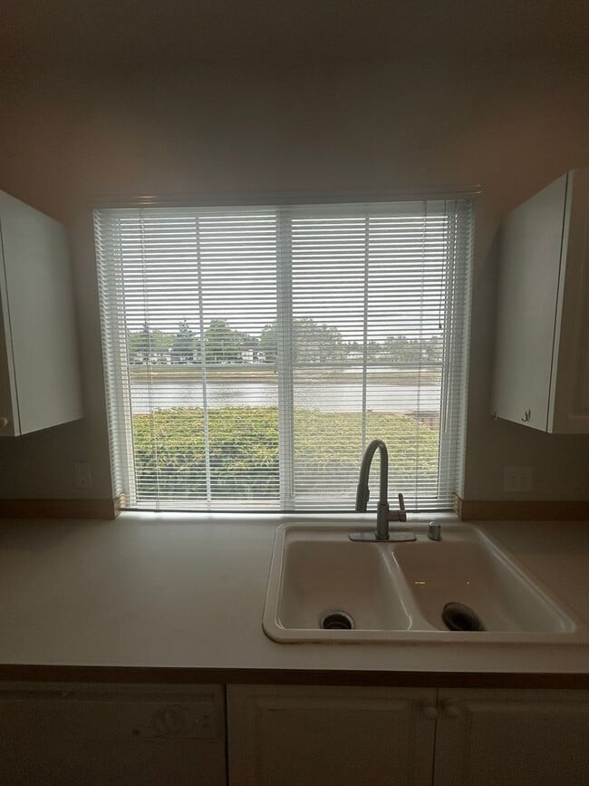 Building Photo - 3 Bed, 2.5 bath Kent house w/2-car garage ...