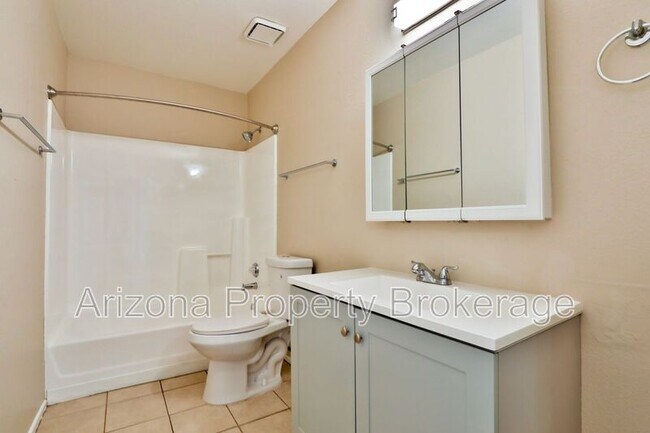 Building Photo - 1625 N Date