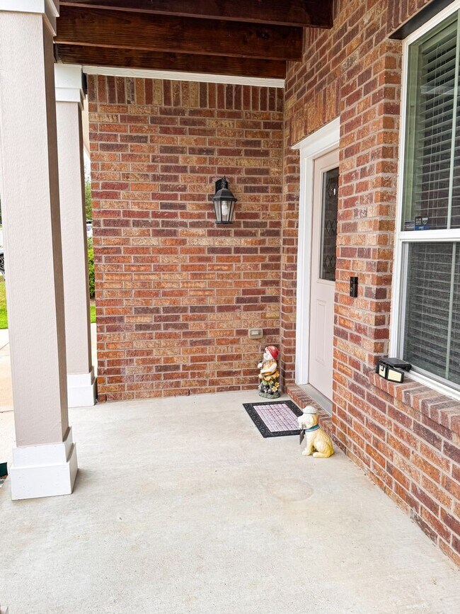 Building Photo - 9503 Adeel Dr