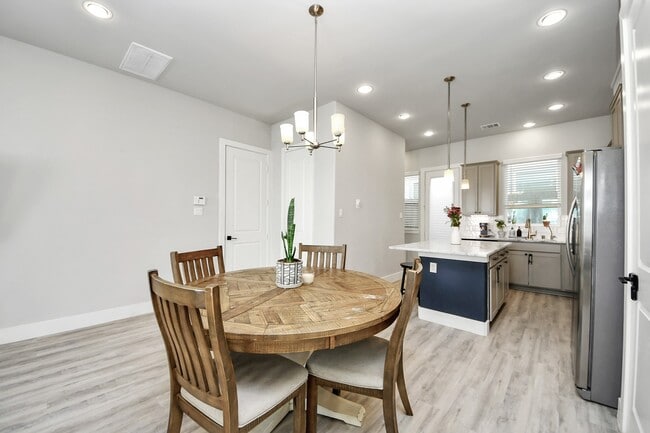 Building Photo - 9017 Lonestar Creekbend Ln