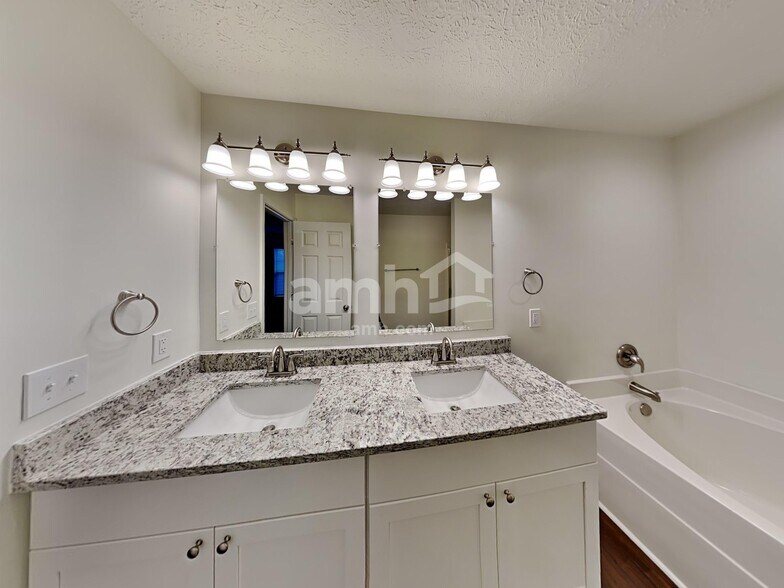 Building Photo - 3501 Chandler Cove Way