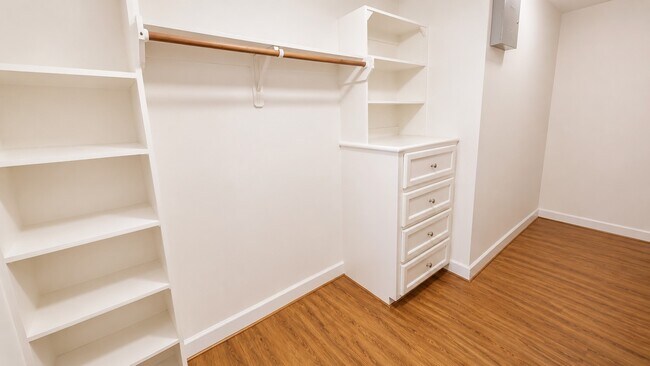Building Photo - 2710 Hullsmith Dr