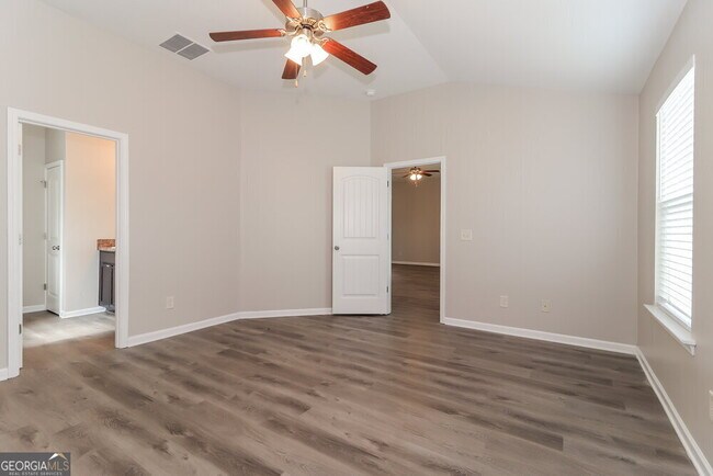 Building Photo - 42 Mercer Ln