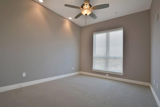 Building Photo - 106 Bella Toscana Ave