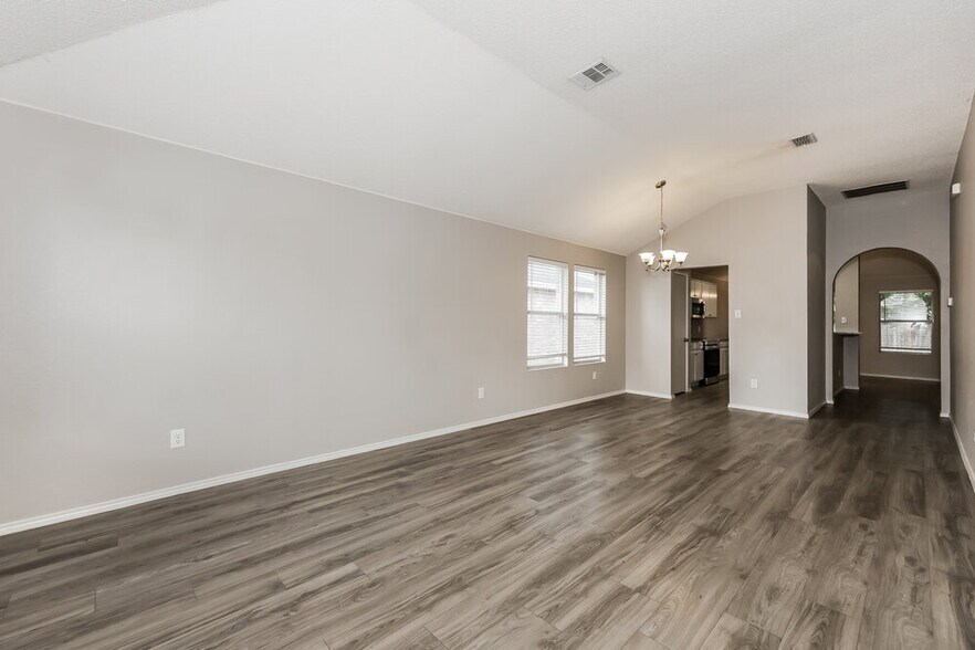 Building Photo - 706 Langford Dr
