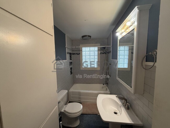 Building Photo - 1585 Wilson Ave SW