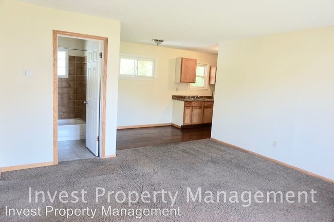 Building Photo - 331 W Fuller Ave