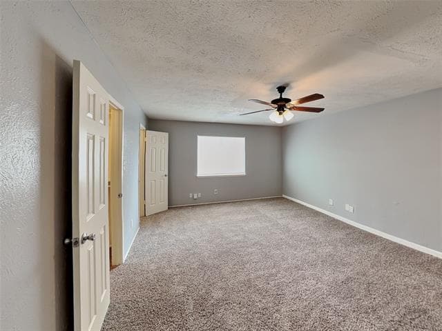 Building Photo - 7439 Oakmore Dr