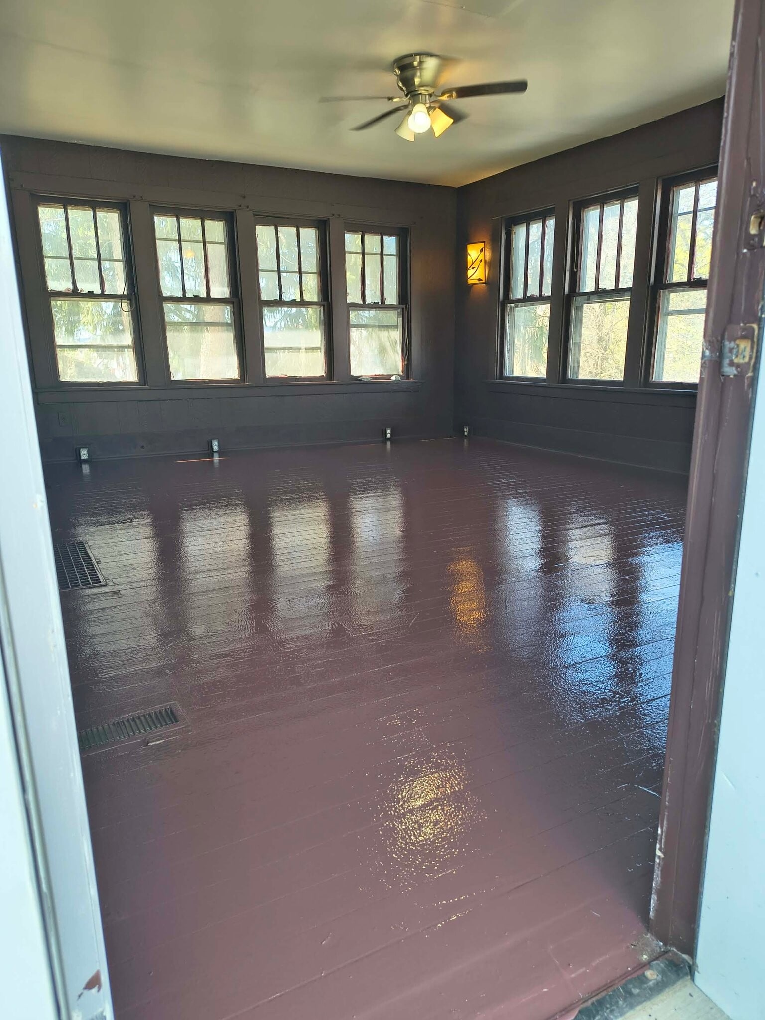 Building Photo - 225 E 5th Ave