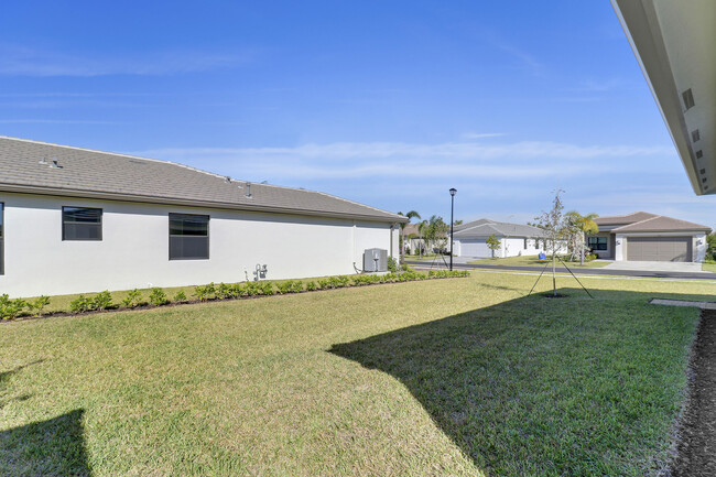 Building Photo - 11567 SW Oceanfront Ct