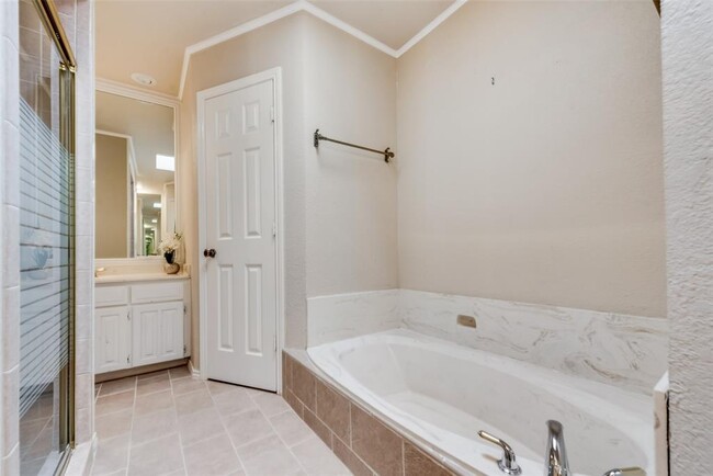 Building Photo - 7825 Silveridge Dr