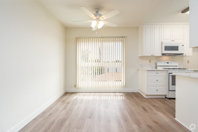 2BR, 1BA - 900SF - Dining Room - 715 E. Providencia Ave