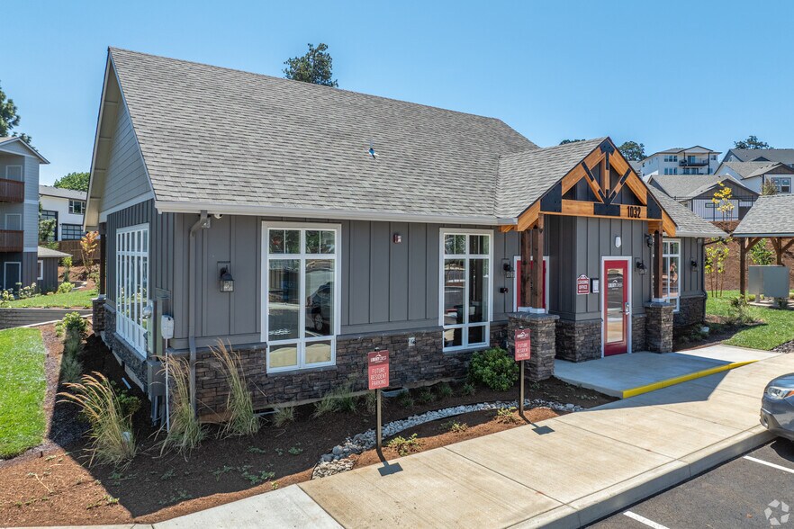 Building Photo - 5799 Joynak St S