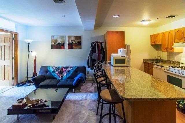 Building Photo - 72 Park Ave