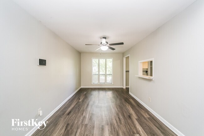 Building Photo - 2241 Chippingham Pl