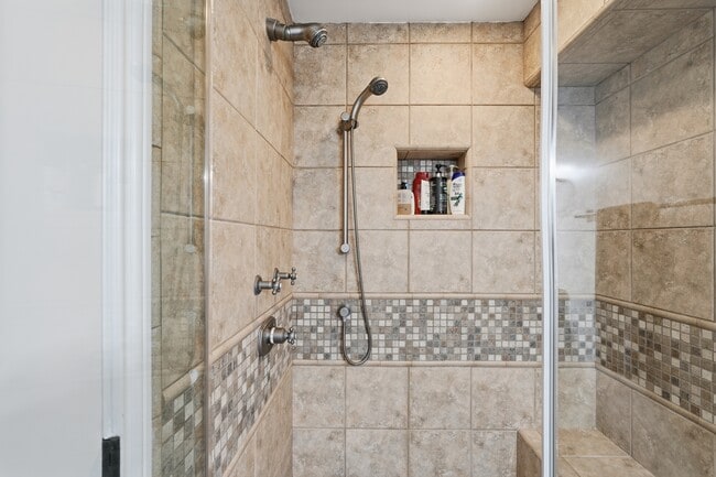 Building Photo - 424 N Broadway