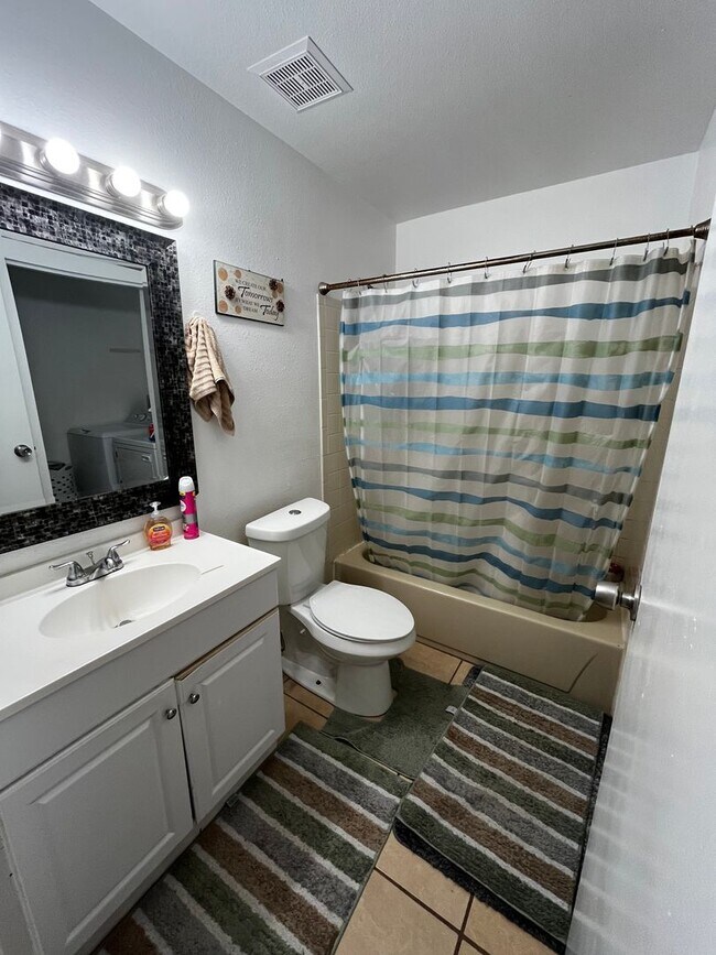 Building Photo - Large 3-bedroom 2 Bathroom in Robinwood!