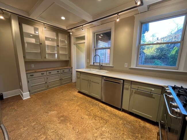 Building Photo - 2268 Shady Ave