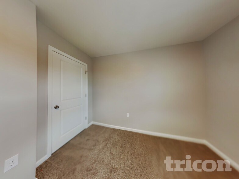 Building Photo - 126 Calderdale Ln