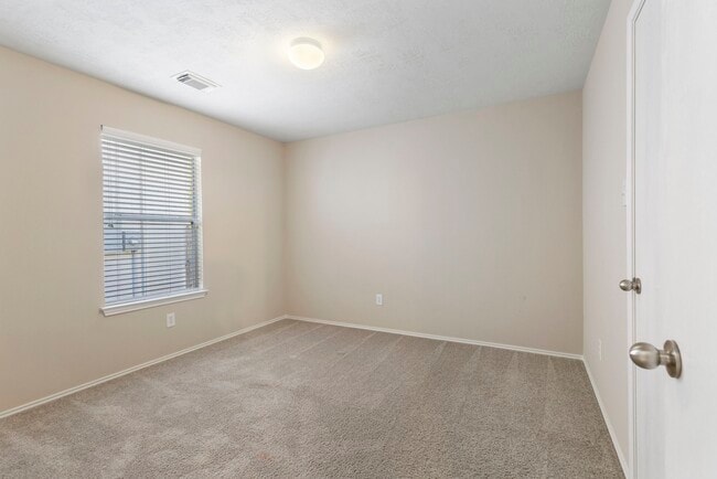 Building Photo - 31 Bark Bend Pl