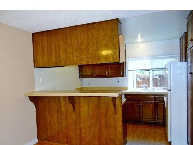 Building Photo - 3 BR Townhouse Located on UCSD Bus Line w/...