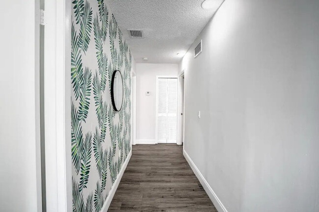 Building Photo - 470 SW 7th St