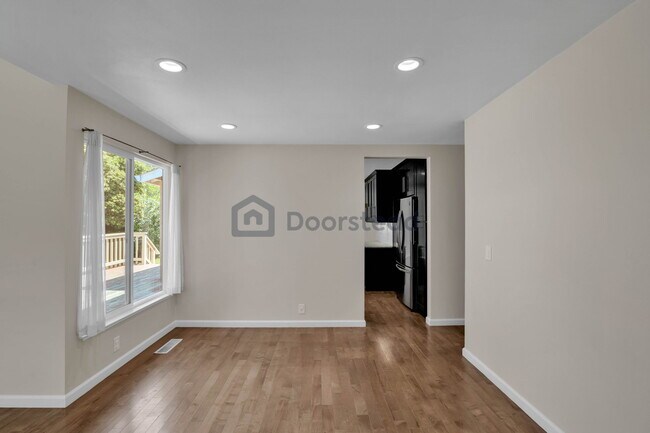 Building Photo - 1492 Via Cancion