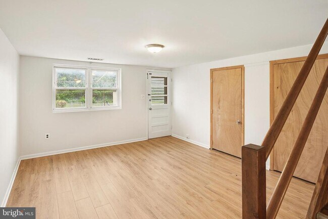 Building Photo - 926 Regina Dr