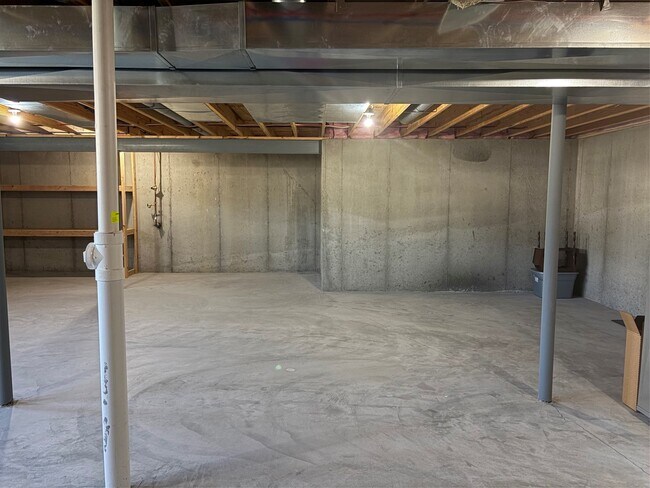 Building Photo - 627 Gandalf Ln