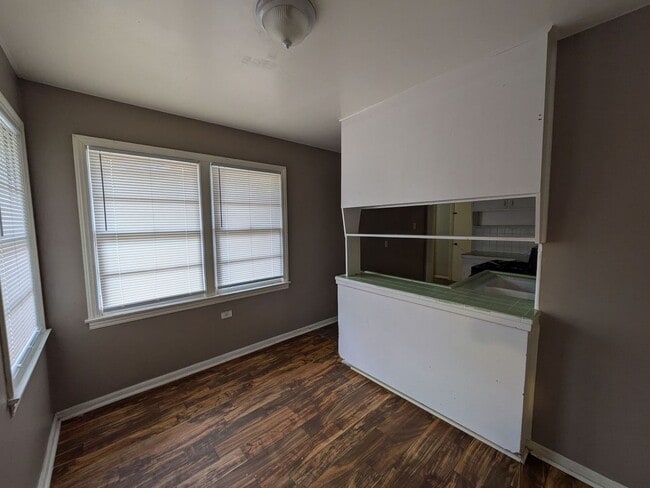 Building Photo - 302 Bridal Wreath Ave