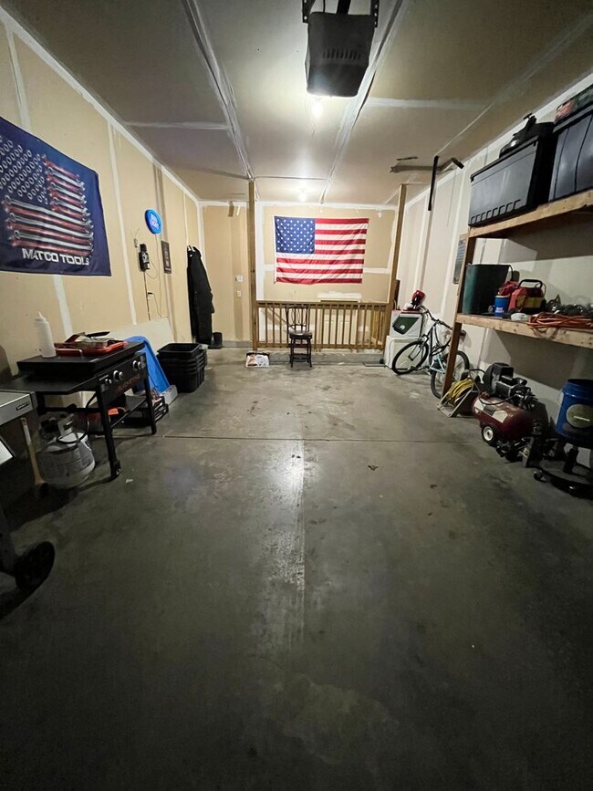 Building Photo - 3 Bed/2 Bath Apartment in Sioux Falls!