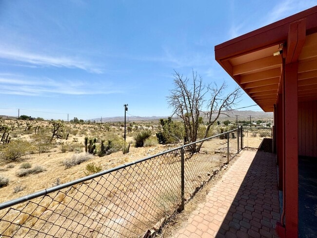 Building Photo - Come soon! 2 Bedroom home