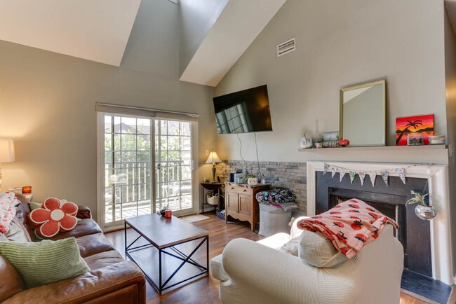 Building Photo - 321 Duke St