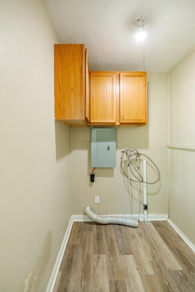 Building Photo - 509 Diecks Dr