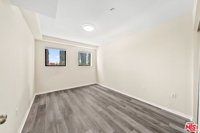 Building Photo - 6815 Baird Ave