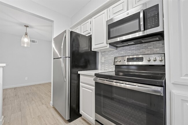 Building Photo - 1311 Antoine Dr