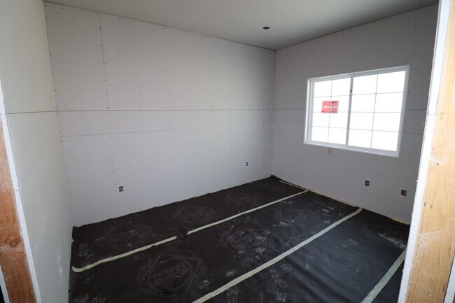 Building Photo - 684 N Cambridge St