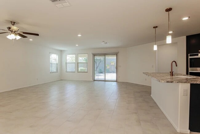 Building Photo - 2432 W Jessica Ln