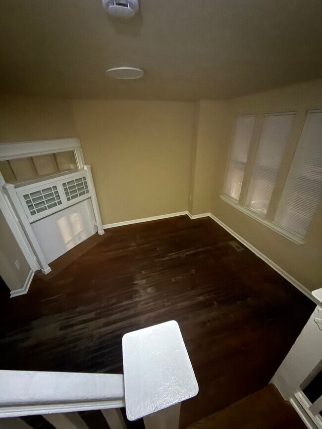 Building Photo - Beautiful 3 bedroom house