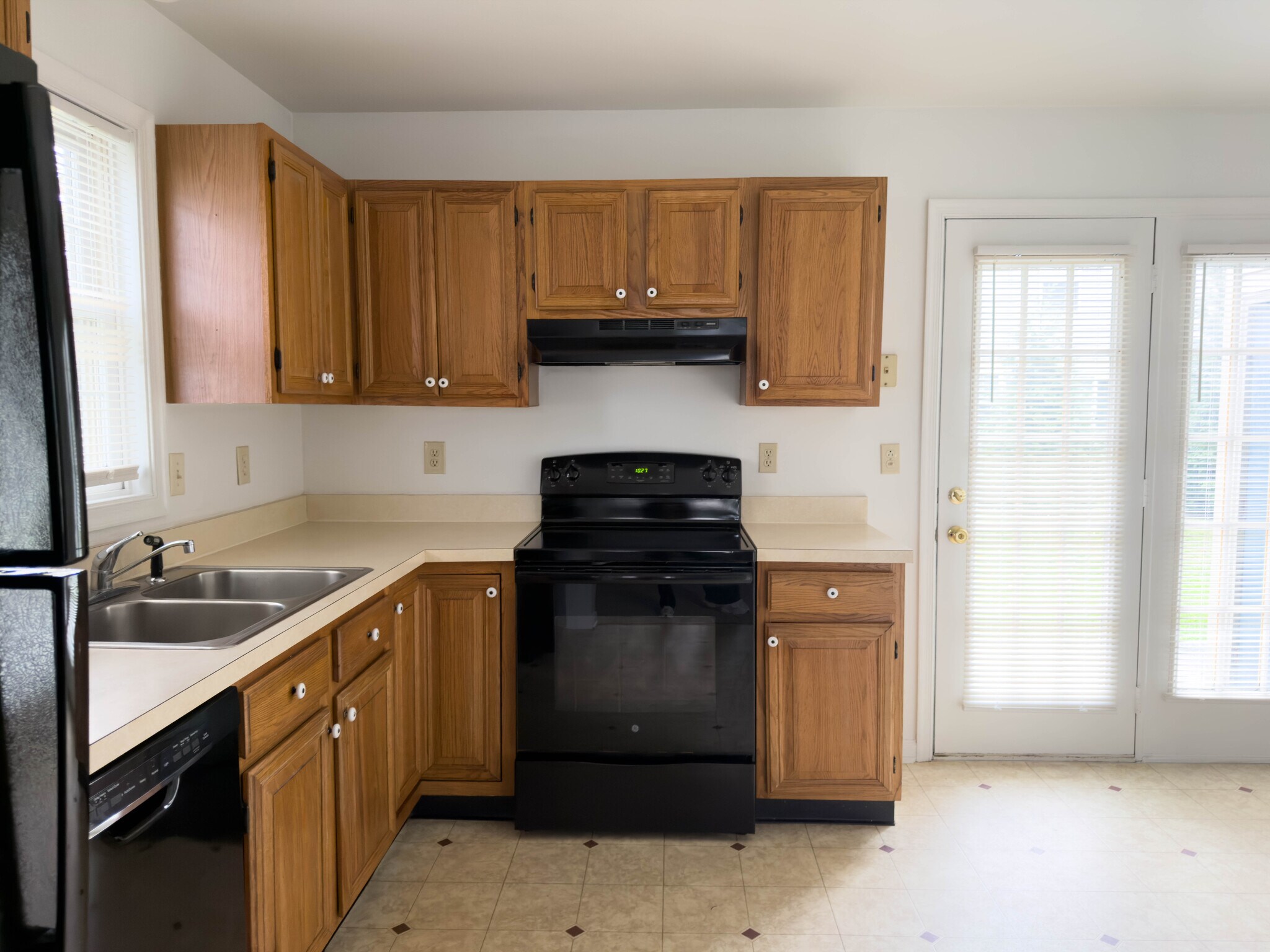 Building Photo - 80 Diller Ave