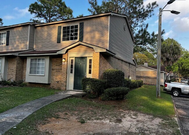 Building Photo - 6701 Dickens Ferry Rd