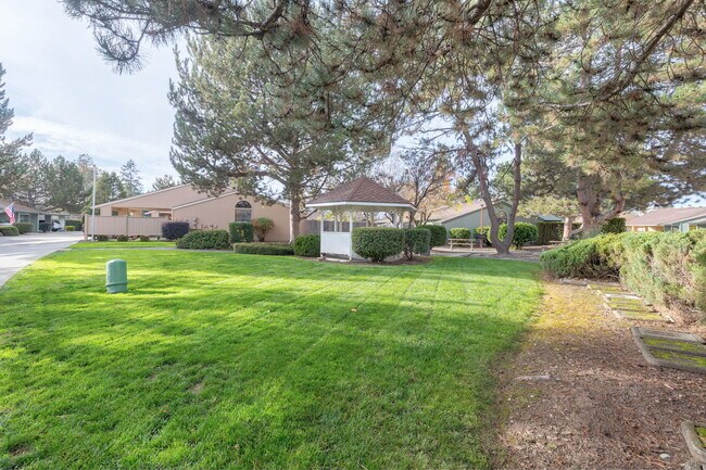 Building Photo - 1100 Excalibur Dr