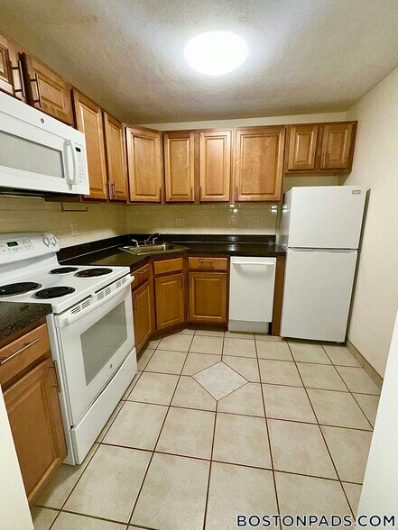 Building Photo - 24 Whites Ave