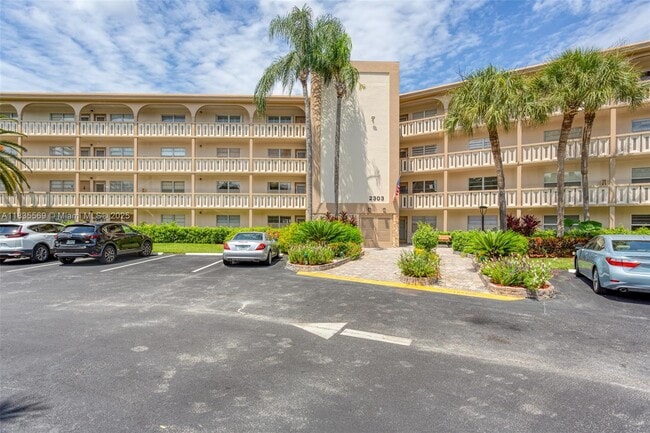Building Photo - 2303 Lucaya Ln