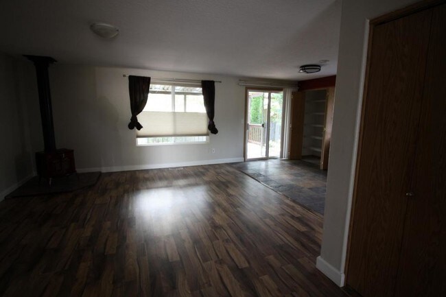 Building Photo - 214 NE 170th Ave