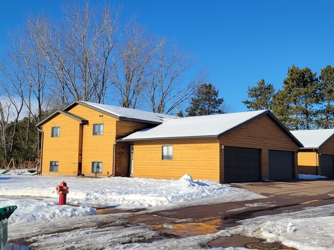 Building Photo - 634 Saxonwood Rd