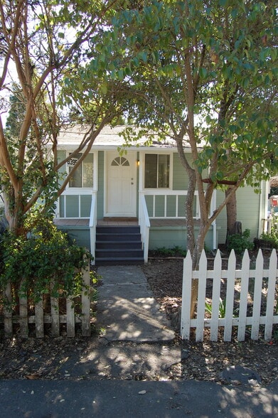 Building Photo - 8395 Grape Ave